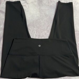 Women’s Black Lululemon Wunder Under Crops